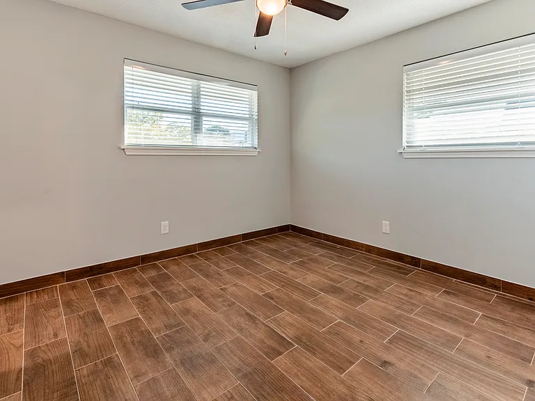 1616 Monroe Ave — Photo 13