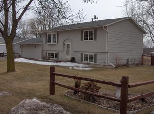 402 Arrowhead Dr, Lino Lakes, MN 55014