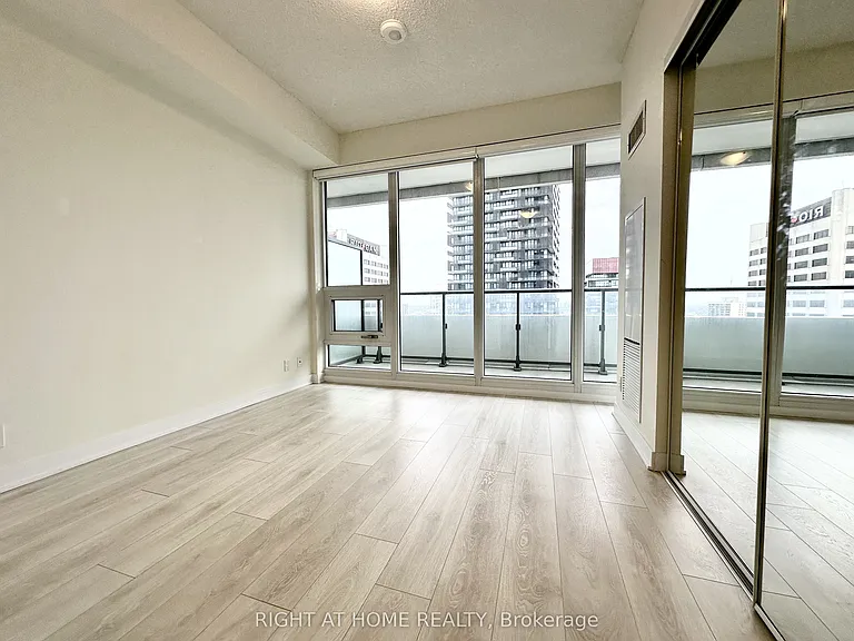 2221 Yonge St #3102 — Photo 6