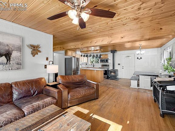 5th image of 1276 Pinewood Rd