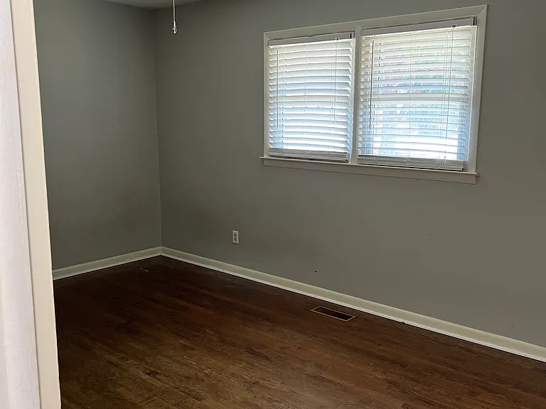 1605 Crest Dr — Photo 12
