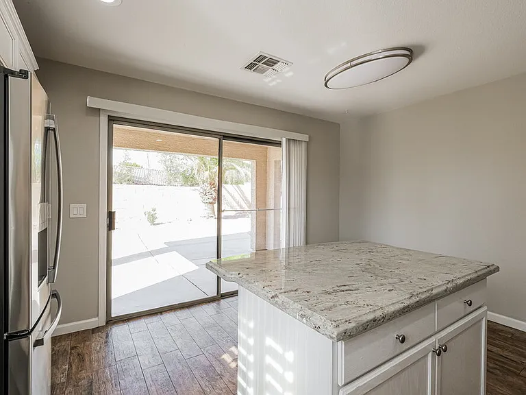 10898 W Alvarado Rd — Photo 7