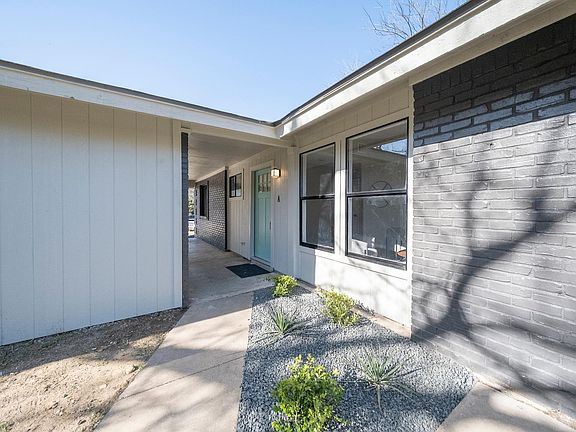 2nd image of 505 Old West Dr #2