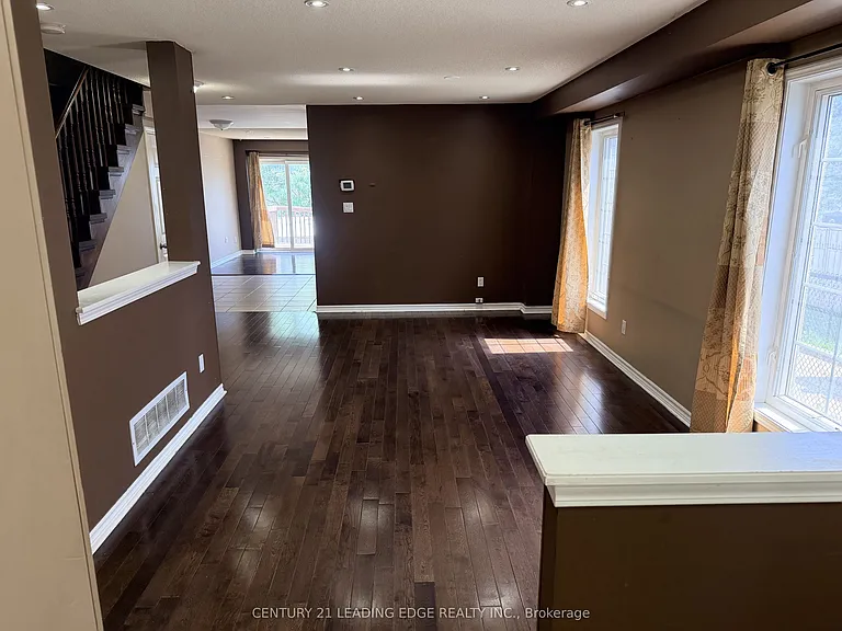 1553 Avonmore Sq — Photo 5