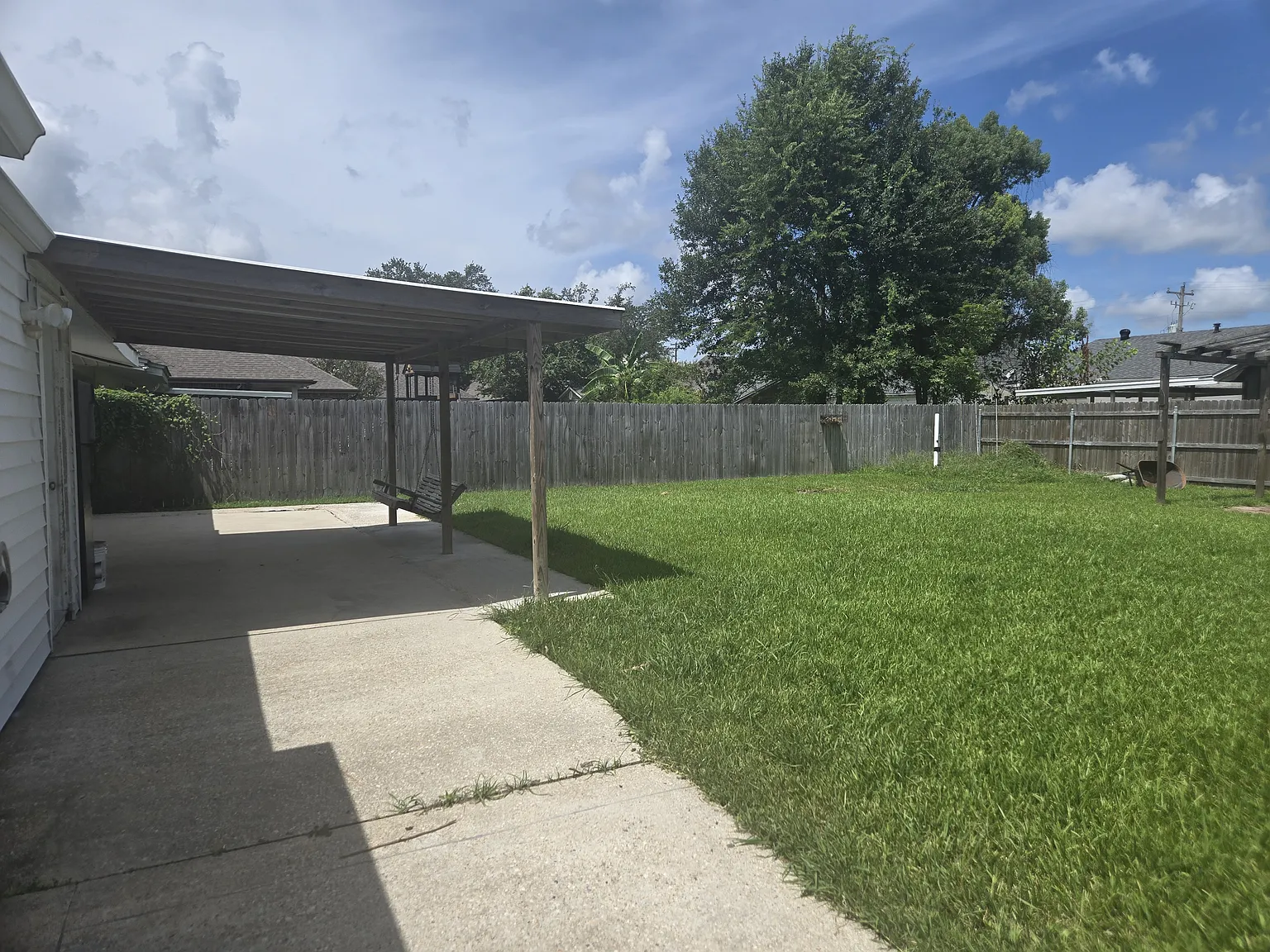 3 bed, 1.5 bath, 1300 sqft, $1,400 — Photo 2