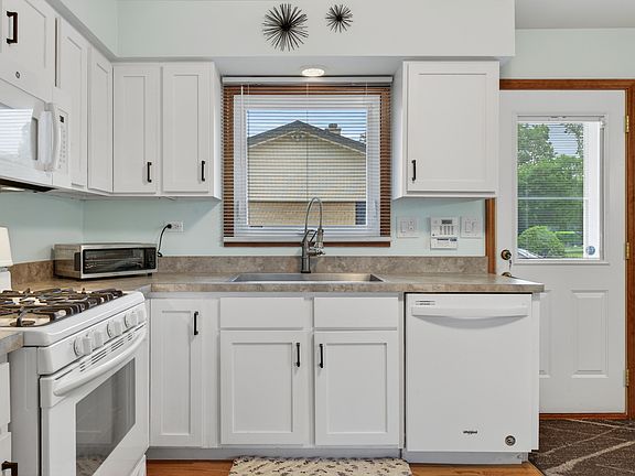 4th image of 1016 S Haddow Ave