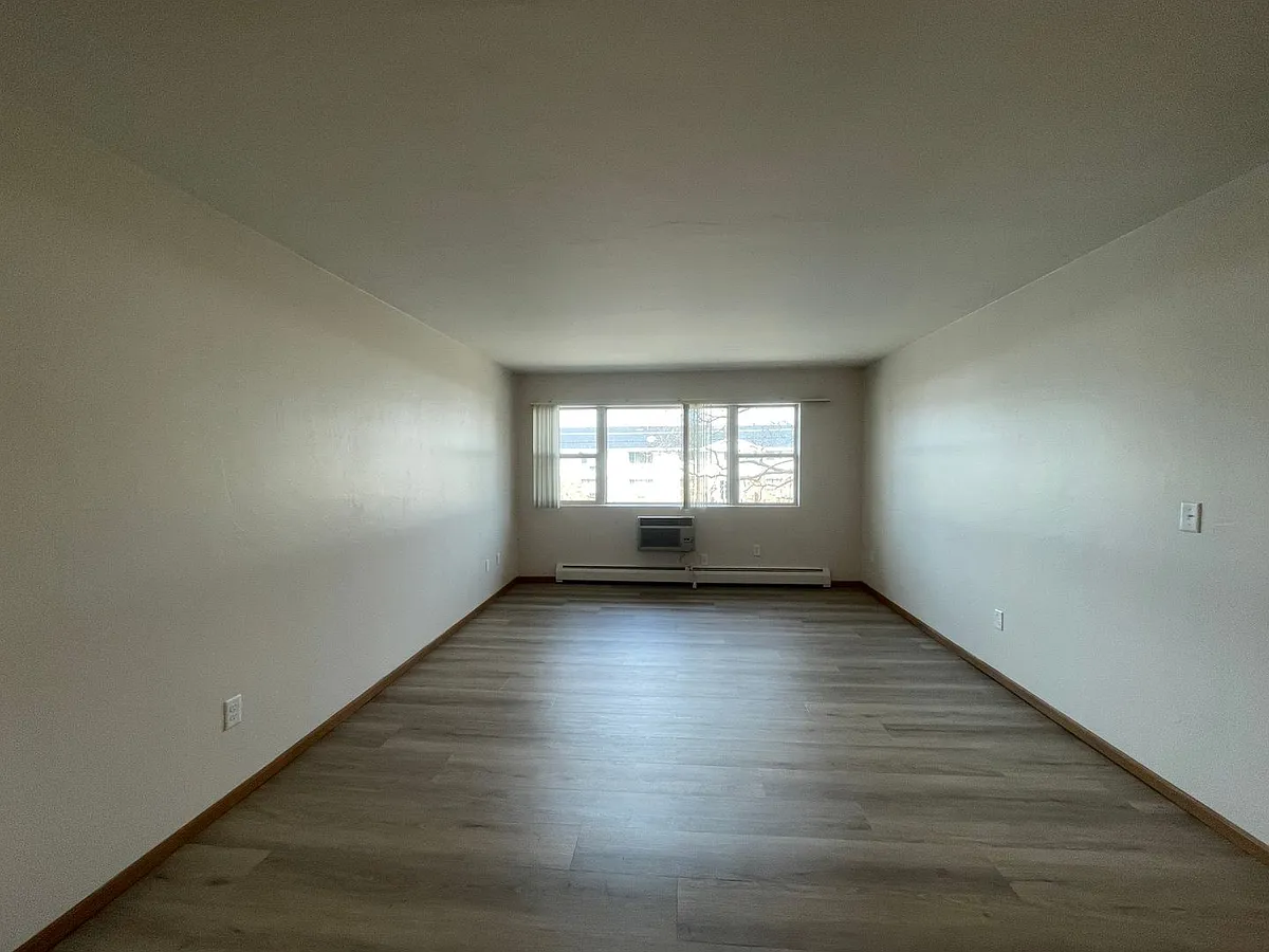 Building Photo - 125 S Platten St