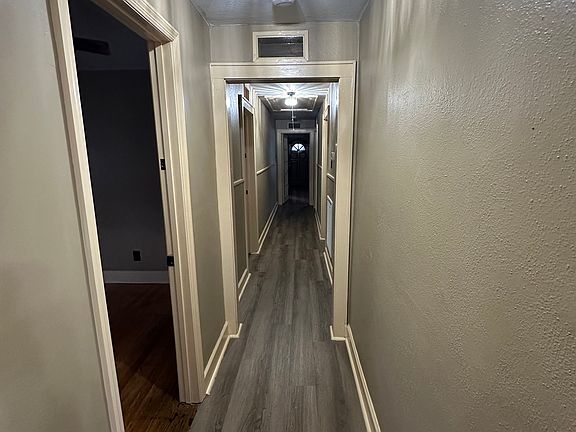 4th image of 927 W Victory Dr