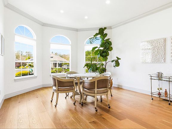 3rd image of 334 Miramonte Way