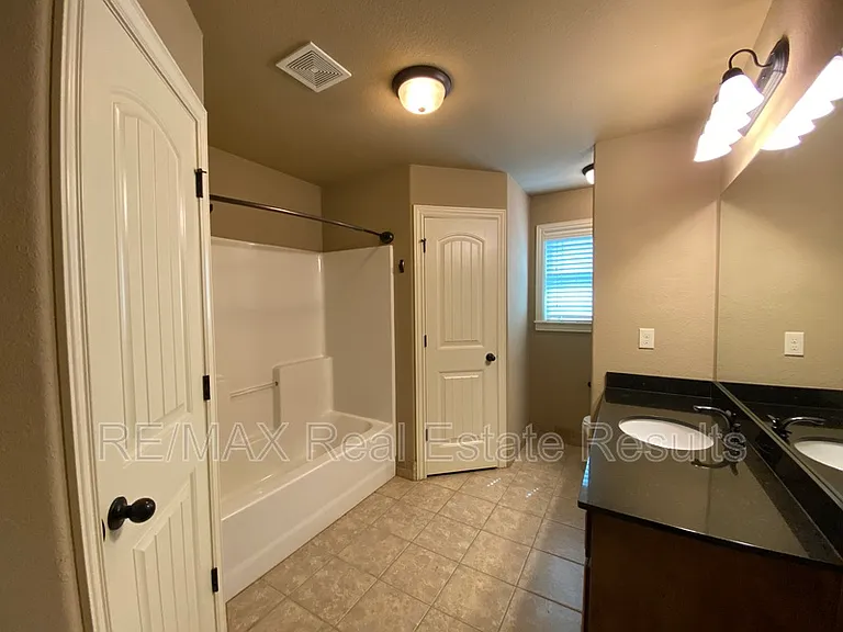 2411 S 11th Pl — Photo 9