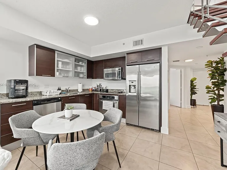 41 SE 5th St #1901 — Photo 9