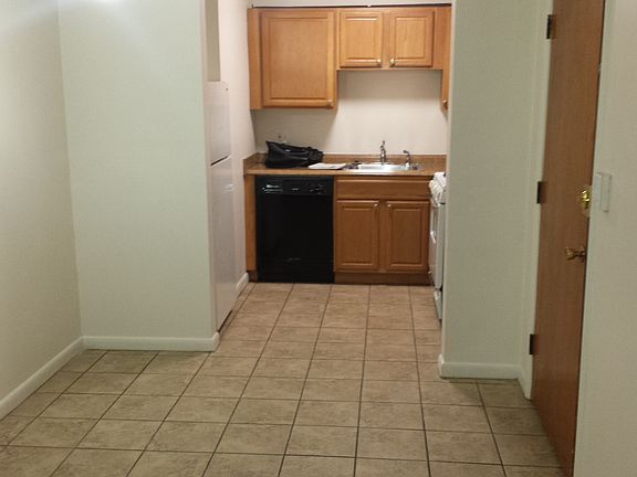 3rd image of 332 Copeland St APT 1