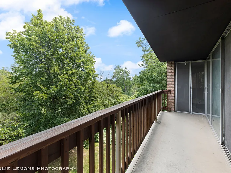 5600 Hillcrest Ln #2M — Photo 3