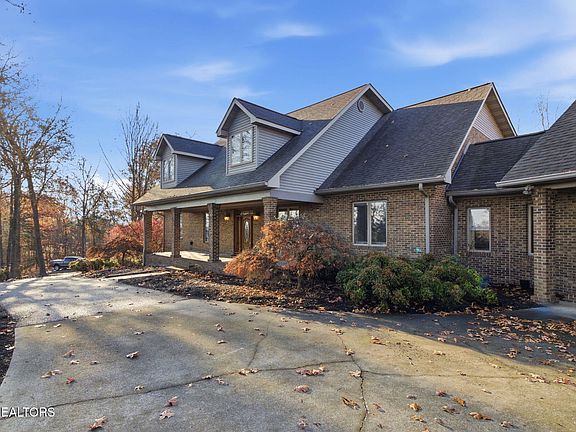 4th image of 306 Teague Ln