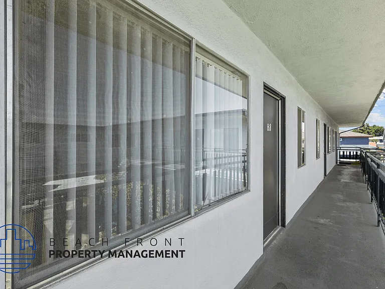 10429 La Reina Ave. — Photo 27