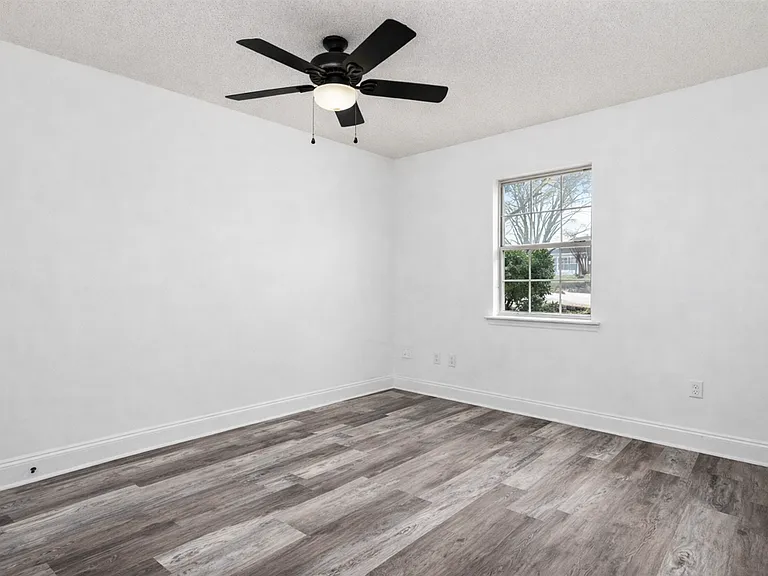 2110 Hamilton Pl N — Photo 9