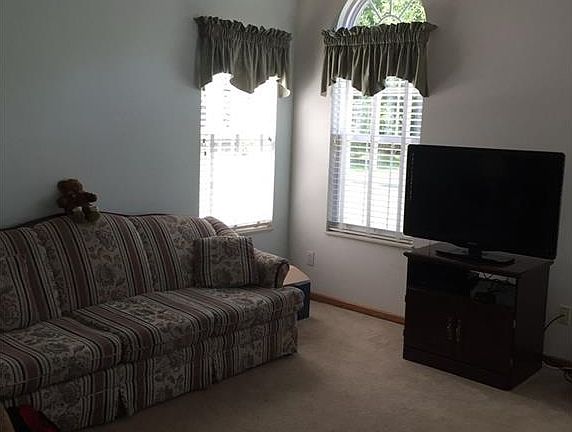 4th image of 1701 Willow Brook Dr