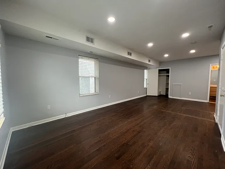 1096 Van Dyke St #202 — Photo 12