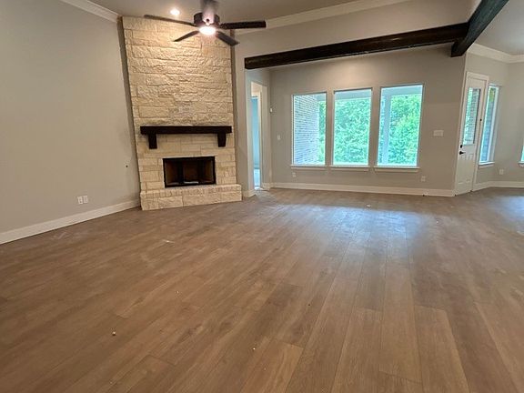 3rd image of 1001 Perrin Ln