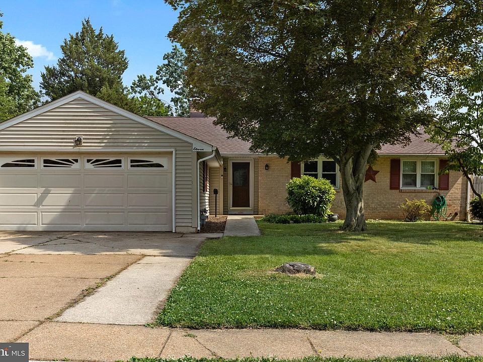 1st image of 11 Colesbery Dr