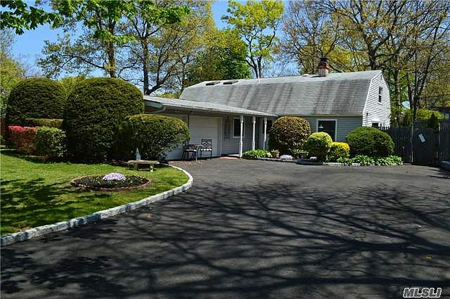 1st image of 11 Lehigh Ln