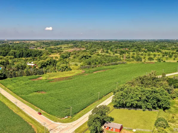 42W709 Hughes Rd, Elburn, IL 60119