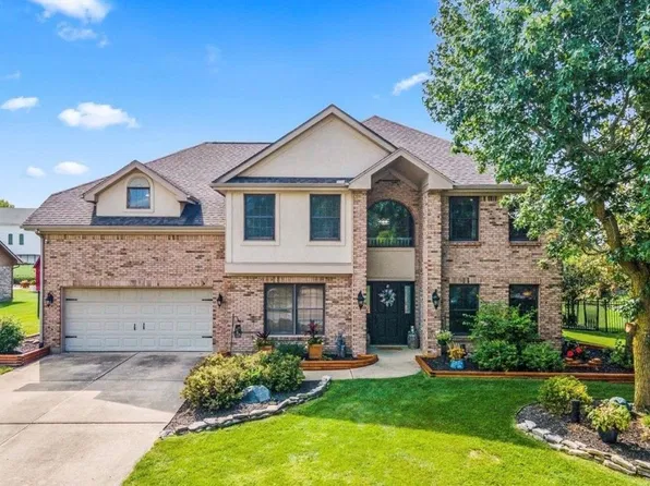 107 Old Carriage Dr, Englewood, OH 45322