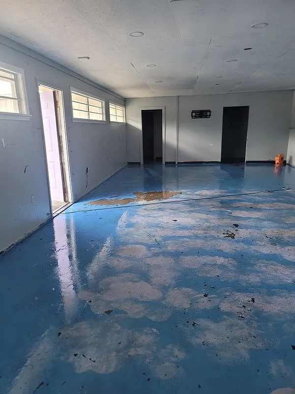 1 bed, 2.0 bath, 2500 sqft, $1,800 — Photo 2