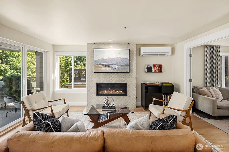 2nd image of 2334 Thorndyke Avenue W #301