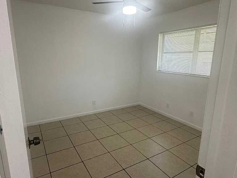 2407 McKinley St #2 — Photo 12