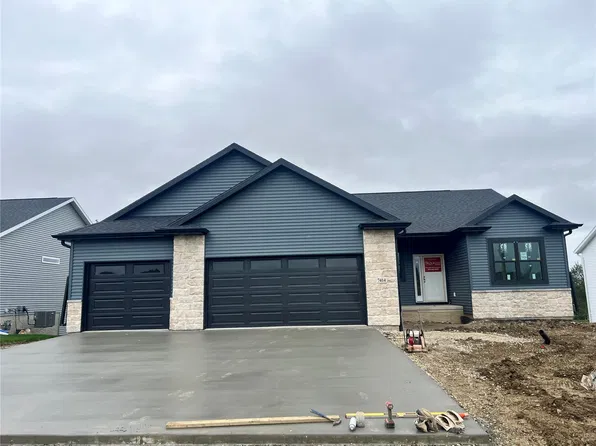 7414 Country Ridge Dr, Cedar Rapids, IA 52405