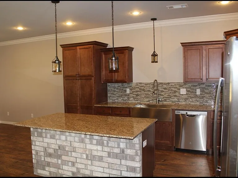 194 Old Farmington Rd — Photo 2