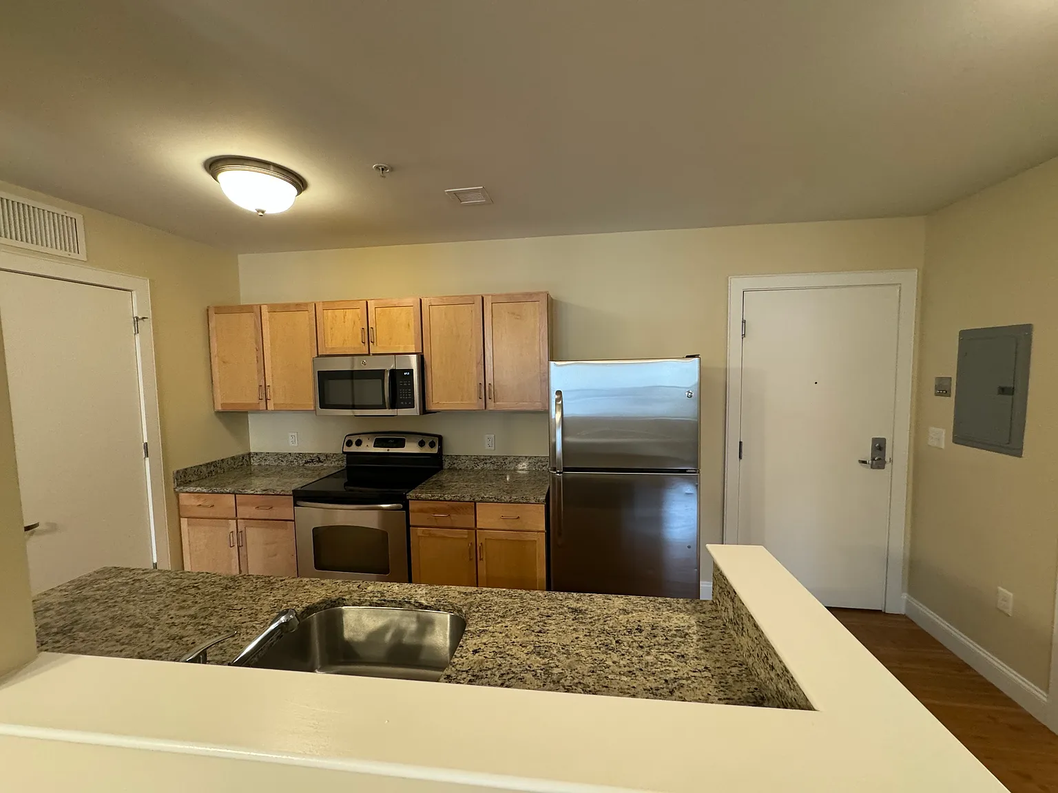 2 bed, 1.0 bath, $2,450 — Photo 2