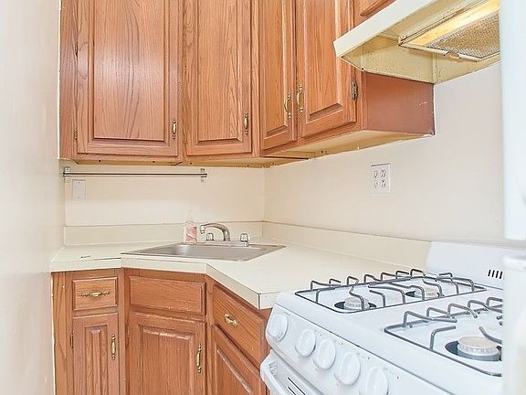 4th image of 321 W 80th St APT 6