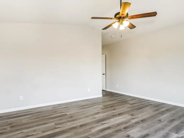 8216 W Globe Ave — Photo 10