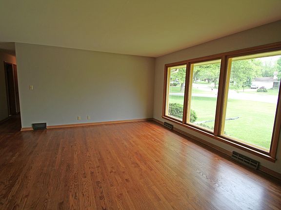 3rd image of 5402 Oxford Dr