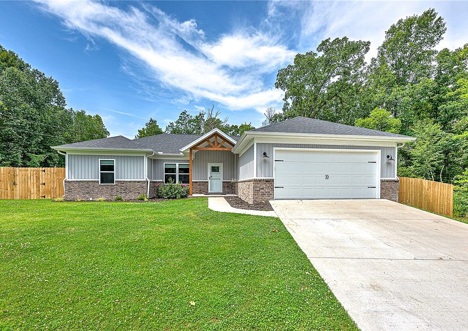 1st image of 1 Gilling Ln
