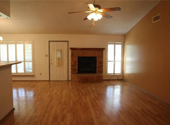 5th image of 2015 Meadowbrook Dr
