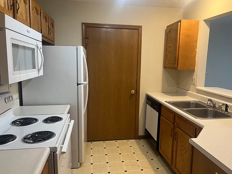 110 Bridgewater Ct #5 — Photo 5