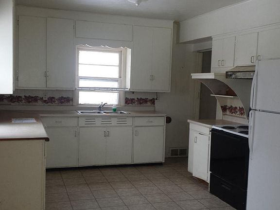 4th image of 1637 Ogden Ave