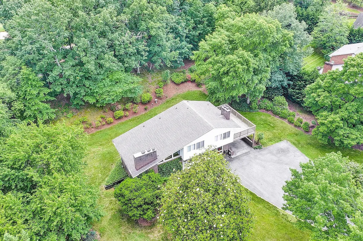 Building Photo - 160 Bogey Ln