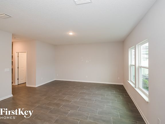 3rd image of 529 Chandler Dr