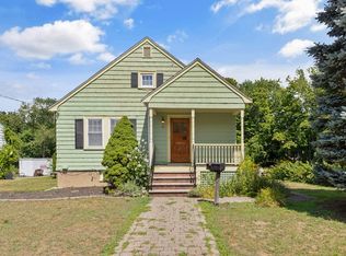4 Horn Pond Brook Rd, Winchester, MA 01890