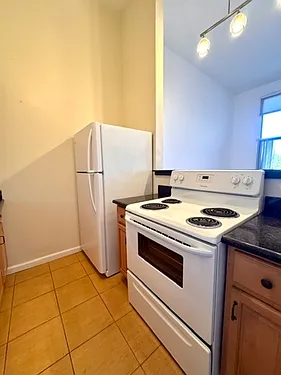 410 N Civic Dr — Photo 17