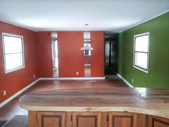 3rd image of 5950 Grosvenor St NE