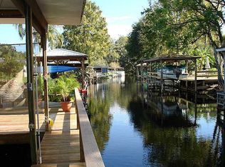 855 Hilltop Rd, Tavares, FL 32778