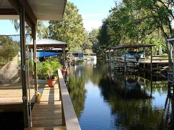855 Hilltop Rd, Tavares, FL 32778