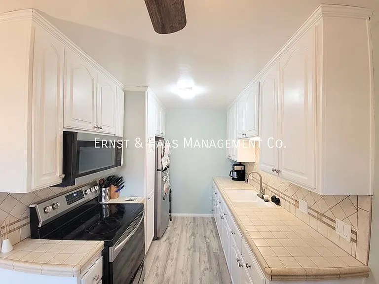 1023 E 1st St #8 — Photo 11