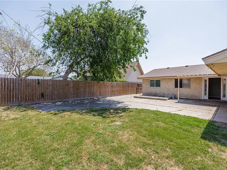 207 Blanco Dr — Photo 40
