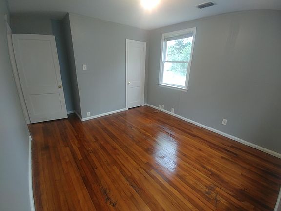 5th image of 214 Oak Forest Dr